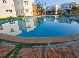 2 Bedroom Air Conditioned Private Villa - Free Wifi - Swimming Pool - No Alcohol Zone - Easy Stays Yelagiri