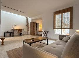 The Small House Coliving, hotel in Mahón