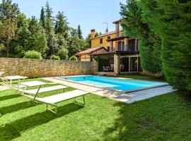 Villa Anthony with 3 br and private pool near Umag, отель в городе Materada