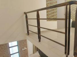 Double Storey Big Gated Guarded House, ξενοδοχείο σε Ulu Tiram