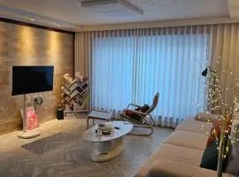 Pine-tree Stay, KTX station nearby, 3 rooms, 2 bathrooms, Hotel style bed 4, Rooftop barbecue, Kids room, Retro arcade, Board games