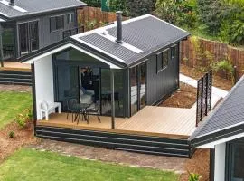 Luxe Villa w Coastal Views, 30mins to Noosa Heads