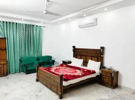 Crystal Inn Guest House