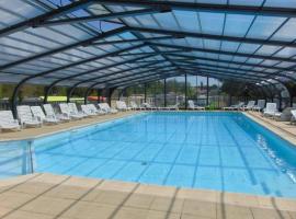 ZEcamping 3 étoiles animé animaux acceptés familial piscine couverte, hotel a Avrillé