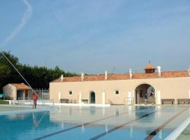 ZEcamping 3 étoiles animaux acceptés tennis piscine, готель у місті Verteillac