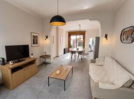 Maison cosy avec terrasse et jardin - Aéroport gare, hotel a Charleroi