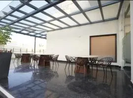 Su Casa Banquets and Hotel