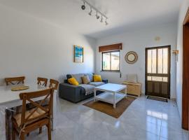 Detached house with garden Baleal Peniche, Hotel in Ferrel