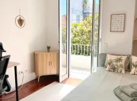 Sunny Double Room in 4BR Villa with AC, Sea View Balcony, Workspace