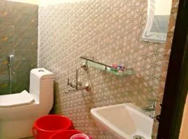 Pari's Homestay and Food Centre