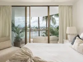 Palms on Gold - Sun, Swims & Riverside Views