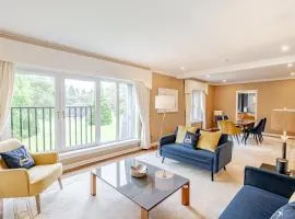 Spacious Gleneagles Apartment