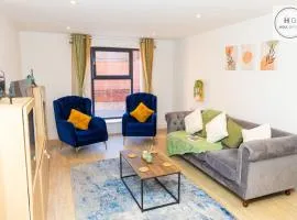 Spacious 5-Bed Apartment for Groups · Free Parking