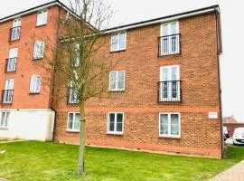 2 Double Bed Flat, En-suite, Top Floor, With Private Parking