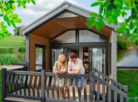 The Hideaway Pets Sleeps 6 at Thurston Manor