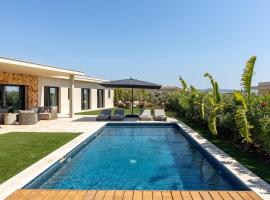Faro Luxury Home with Heated Pool and Garden, Hotel in Faro