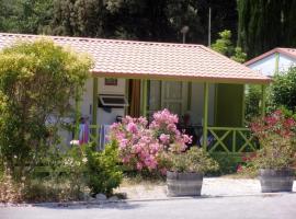 Camping 3 étoiles - Piscine - cbgcaia, ξενοδοχείο σε Buis-les-Baronnies