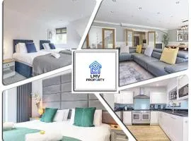 LMV Property - Modern Luxury Family Home in Theydon Bois With London Skyline Views