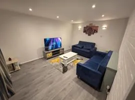 Cosy 3 bedroom house by Laindon Station