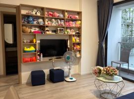 Fully Furnished 2 BEDROOM-2 BATHROOM Masteri Luxury Apartment，位于Gò Công的温泉住宿