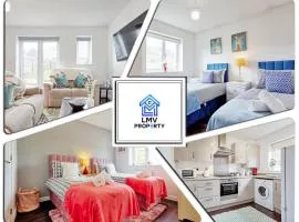 Modern 3-Bed 3-Bath Home - Quiet Road - Parking For 2 Cars - LMV Property