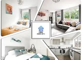 Modern 3-Bed Maisonette - Epping High Street - Parking - LMV Property