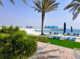 Island Bliss 2 BR with Private Beach and Pool in Al Marjan Island