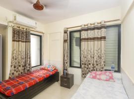 Ac Bed with breakfast At ovale naka ghodbunder road thane west, κατάλυμα με κουζίνα σε Thane