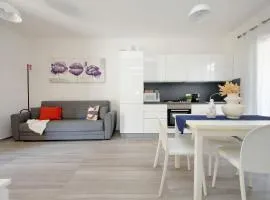 Luminoso Appartamento Centrale con Spazio Esterno