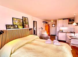 Cosy apartment with private terrace, hotel in Vallensbæk