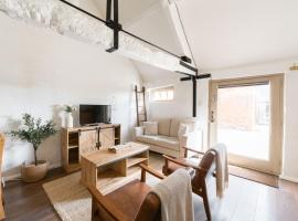 Lechlade में, होटल Cosy Cotswolds Cottage Farm Stay - Shepherds Rest