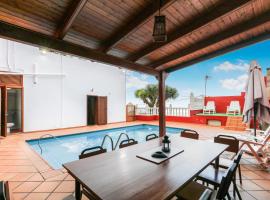 Mountain Chalet Sea Views & Pool, hotel in Moya