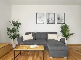 Luxury Apartment with Parking & Terrace Remote Work by Renters Prestige