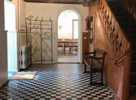 Villa Sophienschlösschen nahe Berlin - Exklusive Zeit zwischen 5 Seen mit großer Küche, gratis Sauna & 3500qm Garten, khách sạn ở Marienwerder