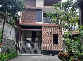 De Adisucipto Homestay Syariah 2