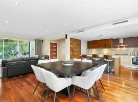 Walk to Beach Coastal Home in Coogee