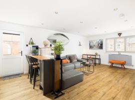 Stylish Modern 2 Bed with Parking - Pass the Keys, hotel i Alveston