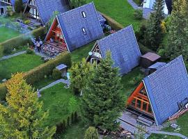 Freistehendes Nurdachaus Im Ferienpark Schellbronn、Neuhausenのホテル