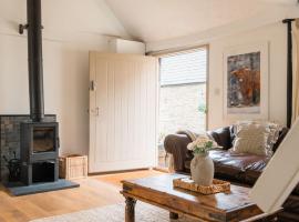 The Bullpen Cotswolds Farm Stay With Pool, hotel a Lechlade
