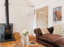 Charming Stone Cottage - Cotswolds Farm Stay - The Bullpen