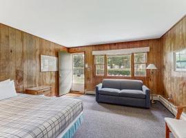 King Birch Lake Home, Unit 2, hotel near Laconia Municipal - LCI, Woodlands