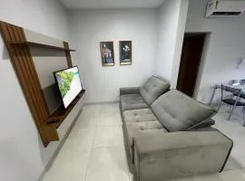 Apartamento com jardim e ar condicionado na sala e quartos na Av Blumenau