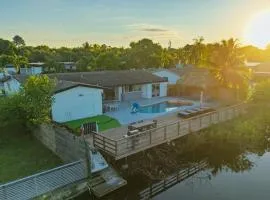 Waterfront Villa - 5 min Aventura - Cool Amenities