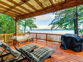 Waterfront Hood Canal Home with Pool Table!