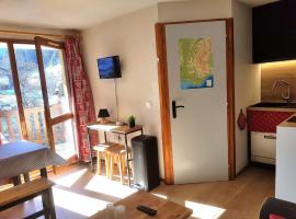 Appartement rénové au cœur d'Arêches-Beaufort, proche pistes, balcon plein sud, piscine, pour 4 pers. - FR-1-342-167: Arêches şehrinde bir otel