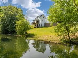 New Riverfront Home with Mtn Views