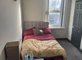 En-suite Double Room in LS12