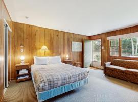 King Birch Lake Home, Unit 7, hotel near Laconia Municipal - LCI, Woodlands