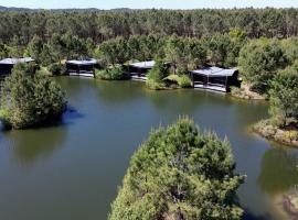 Les Échasses Golf & Surf Eco Lodge, hôtel spa à Saubion