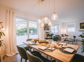 Ferienhaus in Lübeck ruhig mit Garten, Terrasse, Parkplatz, für 7 Personen, hôtel à Lübeck